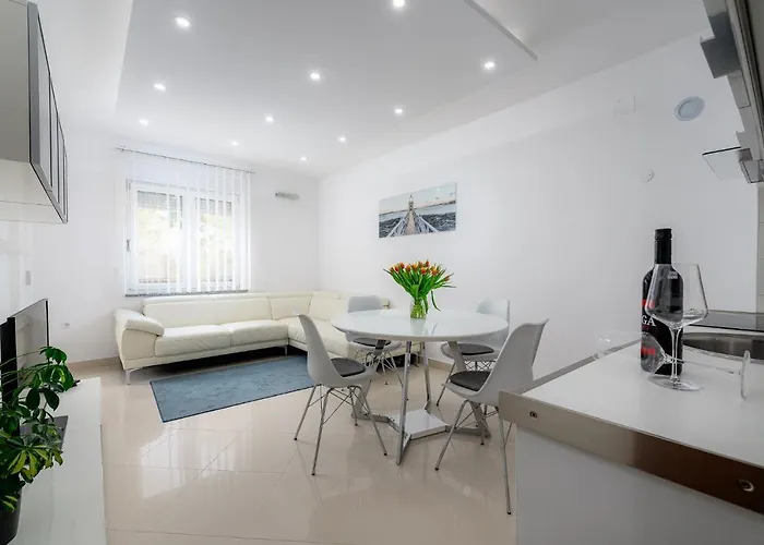 Apartment Kaja In Umag Center